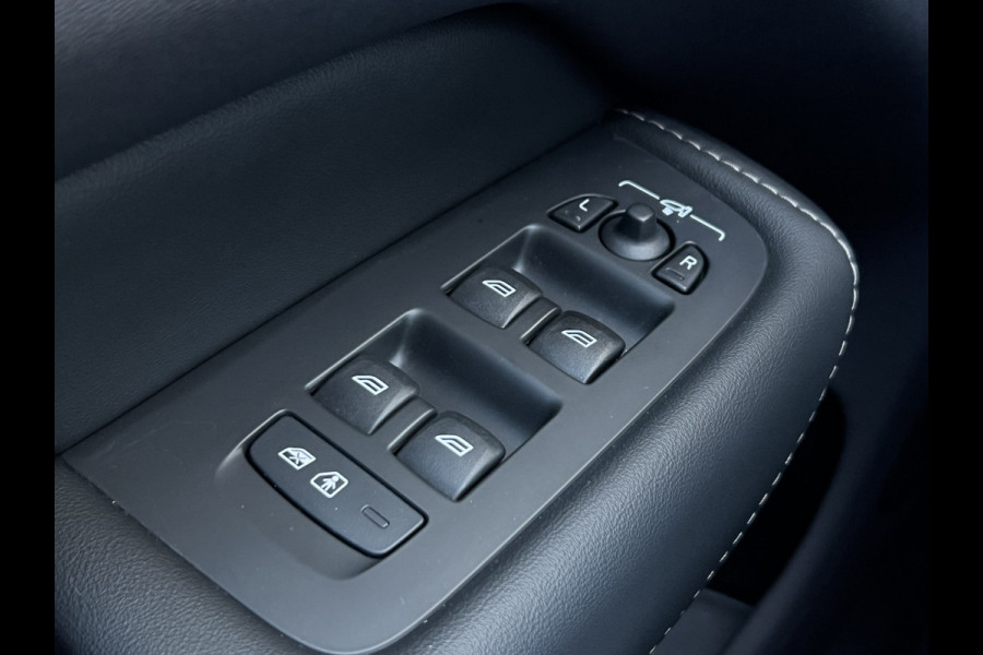 Volvo XC60 2.0 T6 Plug-in hybrid AWD Plus Black Edition | Trekhaak | Memory | Harman Kardon Audio | Pano