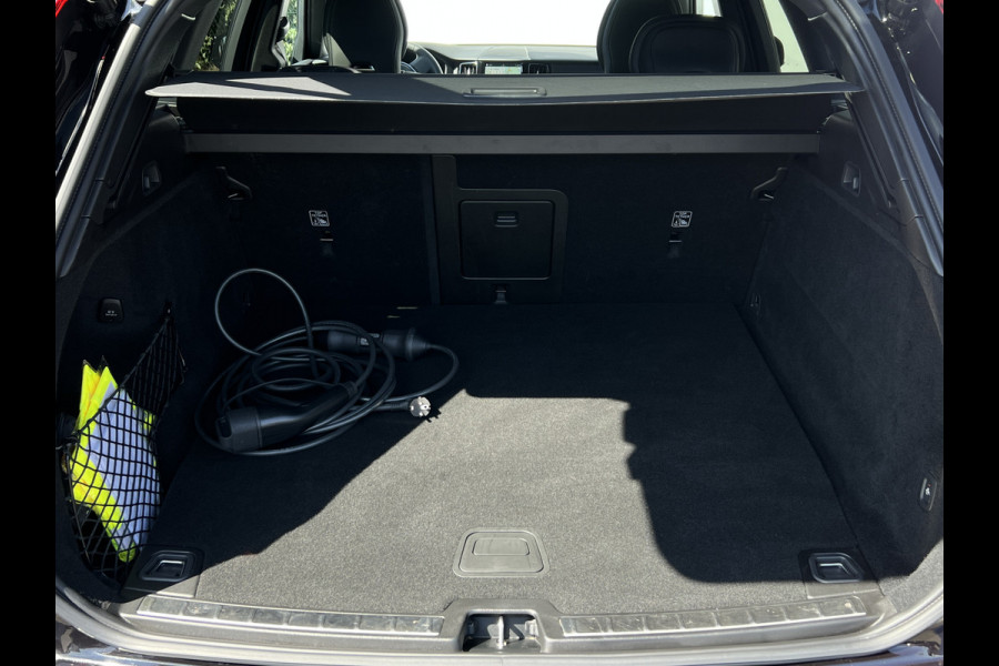 Volvo XC60 2.0 T6 Plug-in hybrid AWD Plus Black Edition | Trekhaak | Memory | Harman Kardon Audio | Pano