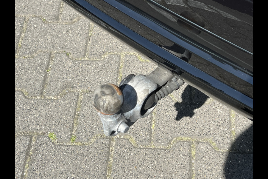 Volvo XC60 2.0 T6 Plug-in hybrid AWD Plus Black Edition | Trekhaak | Memory | Harman Kardon Audio | Pano
