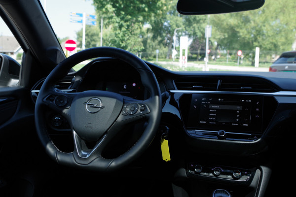 Opel Corsa 1.2 GS Line, Panoramadak, Camera, Stoelverwarming