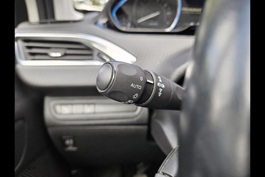 Peugeot 2008 1.2 PureTech GT-line Panoramadak! Trekhaak! Carplay! Airco/Clima! Cruise Control! Nette/Mooie Auto!