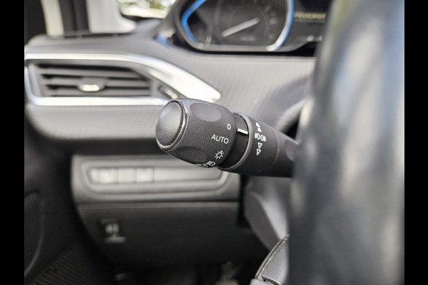 Peugeot 2008 1.2 PureTech GT-line Panoramadak! Trekhaak! Carplay! Airco/Clima! Cruise Control! Nette/Mooie Auto!