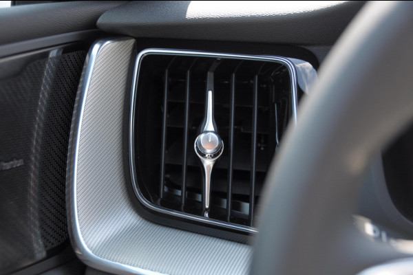 Volvo XC60 T6 350PK Automaat AWD Plus Black Edition / Elektrisch bedienbare voorstoelen met geheugen/ Stoelverwarming/ Stuurverwarming/ Harman Kardon audio/ 360 Camera/