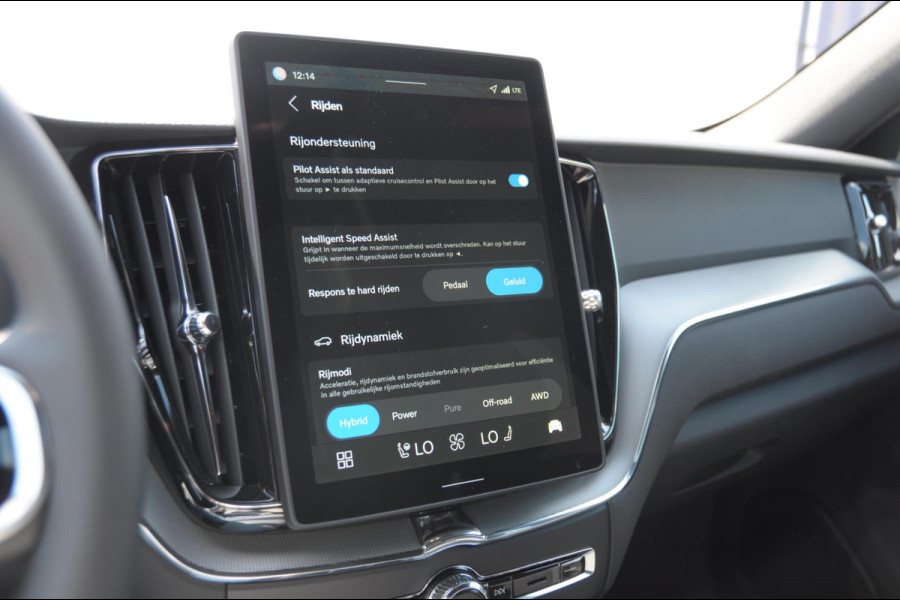 Volvo XC60 T6 350PK Automaat AWD Plus Black Edition / Elektrisch bedienbare voorstoelen met geheugen/ Stoelverwarming/ Stuurverwarming/ Harman Kardon audio/ 360 Camera/