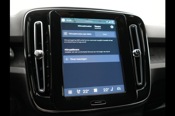 Volvo XC40 Recharge 67 kWh 231pk Dealer O.H. | Trekhaak Af Fabriek | Warmtepomp | Camera | Google Assistent | 19"L.M | Sportstoelen & Stuur Verwarmd | Standkachel | Apple Carplay | Cruise Control | DAB |