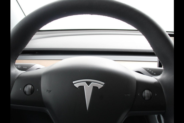 Tesla Model Y Performance Long Range AWD 75 kWh Climate control Adaptieve cruise control Achteruitrijcamera Panoramadak Keyless Stuurverwarming Stoelverwarming LED Navigatie Parkeersensoren Trekhaak