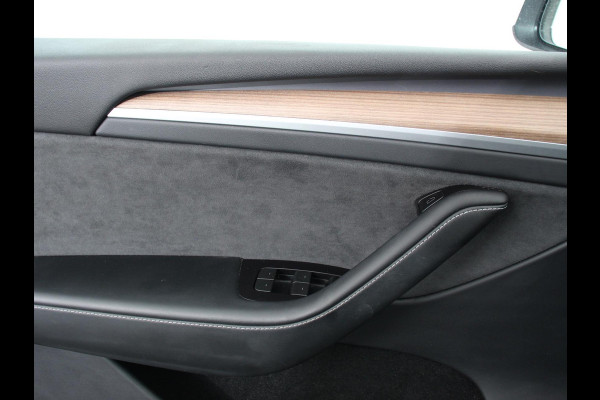 Tesla Model Y Performance Long Range AWD 75 kWh Climate control Adaptieve cruise control Achteruitrijcamera Panoramadak Keyless Stuurverwarming Stoelverwarming LED Navigatie Parkeersensoren Trekhaak