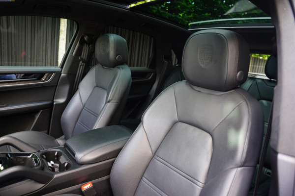 Porsche Cayenne 3.0 E-Hybrid Black Edition / Sportdesign Pakket / Sportuilaat