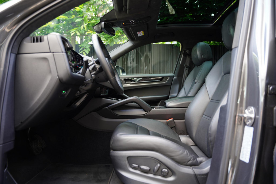 Porsche Cayenne 3.0 E-Hybrid Black Edition / Sportdesign Pakket / Sportuilaat