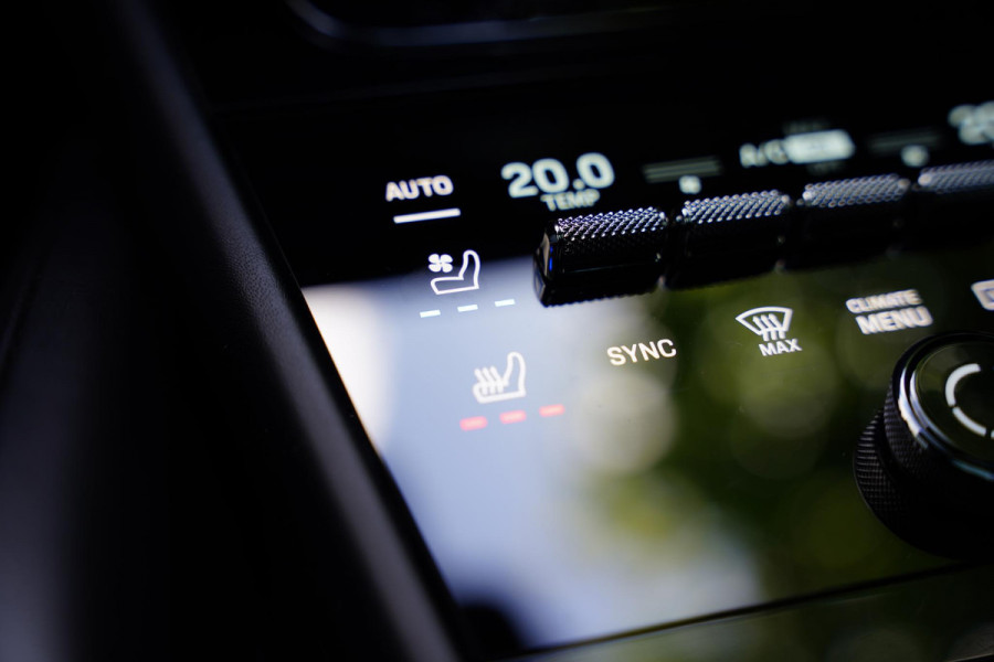 Porsche Cayenne 3.0 E-Hybrid Black Edition / Sportdesign Pakket / Sportuilaat