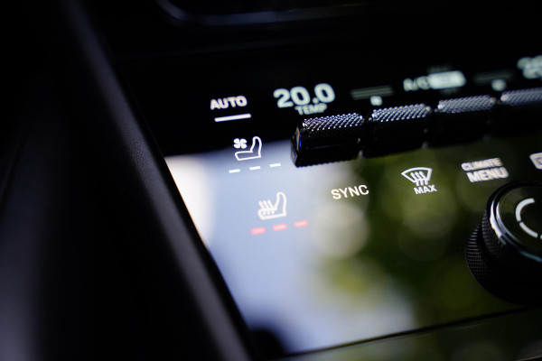Porsche Cayenne 3.0 E-Hybrid Black Edition / Sportdesign Pakket / Sportuilaat