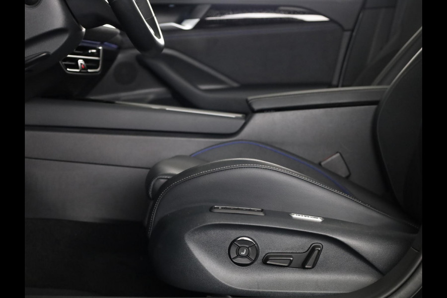 Volkswagen Passat Variant 1.5 eHybrid R-Line Edition 204 PK | Navigatie | Camera | wegklapbare trekhaak | elektrische klep | verlengde garantie