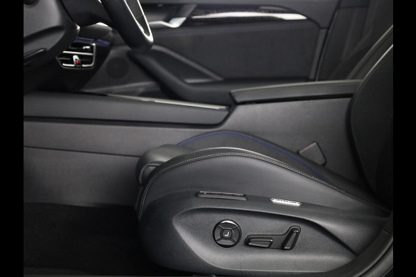 Volkswagen Passat Variant 1.5 eHybrid R-Line Edition 204 PK | Navigatie | Camera | wegklapbare trekhaak | elektrische klep | verlengde garantie