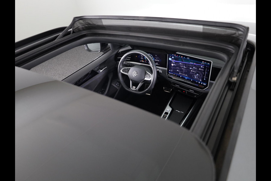 Volkswagen Passat Variant 1.5 eHybrid R-Line Edition 204 PK | Navigatie | Camera | wegklapbare trekhaak | elektrische klep | verlengde garantie