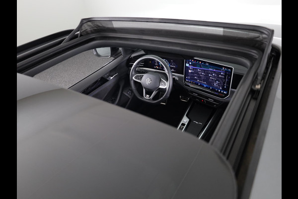 Volkswagen Passat Variant 1.5 eHybrid R-Line Edition 204 PK | Navigatie | Camera | wegklapbare trekhaak | elektrische klep | verlengde garantie