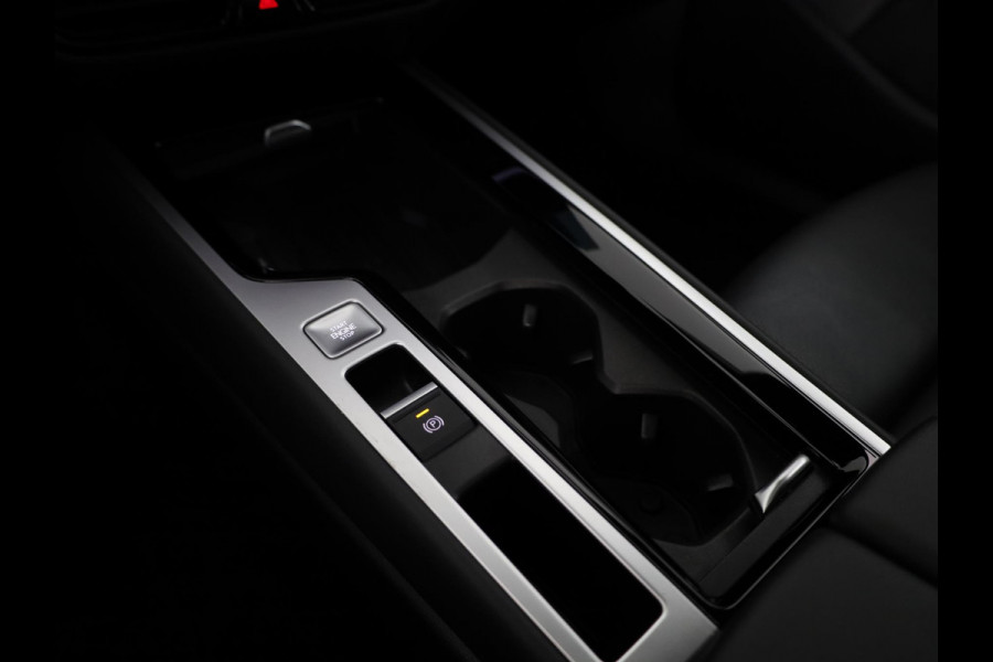 Volkswagen Passat Variant 1.5 eHybrid R-Line Edition 204 PK | Navigatie | Camera | wegklapbare trekhaak | elektrische klep | verlengde garantie