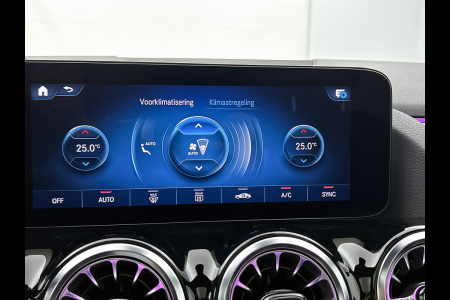 Mercedes-Benz GLA 250 e AMG Plug-In Hybride | Panoramadak | Trekhaak | Sfeerverlichting | Keyless Go | Parkeerpakket met Camera | Inclusief 24 maanden Mercedes-Benz Certified garantie voor Europa.
