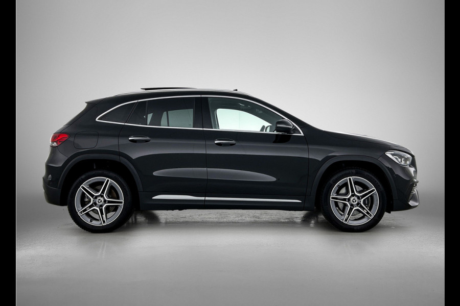 Mercedes-Benz GLA 250 e AMG Plug-In Hybride | Panoramadak | Trekhaak | Sfeerverlichting | Keyless Go | Parkeerpakket met Camera | Inclusief 24 maanden Mercedes-Benz Certified garantie voor Europa.
