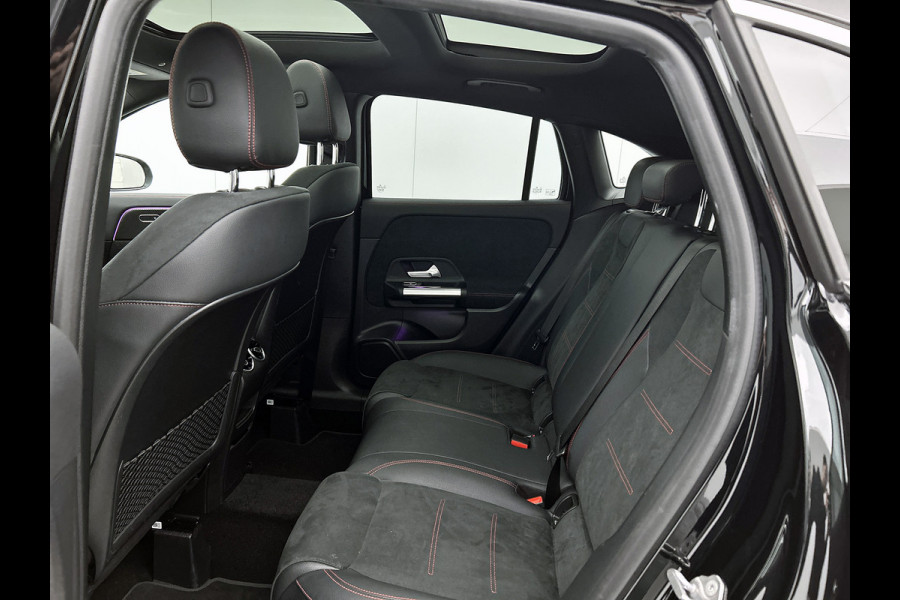 Mercedes-Benz GLA 250 e AMG Plug-In Hybride | Panoramadak | Trekhaak | Sfeerverlichting | Keyless Go | Parkeerpakket met Camera | Inclusief 24 maanden Mercedes-Benz Certified garantie voor Europa.