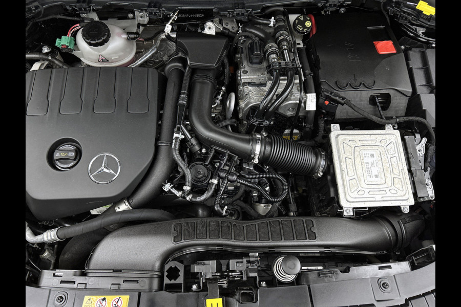 Mercedes-Benz GLA 250 e AMG Plug-In Hybride | Panoramadak | Trekhaak | Sfeerverlichting | Keyless Go | Parkeerpakket met Camera | Inclusief 24 maanden Mercedes-Benz Certified garantie voor Europa.