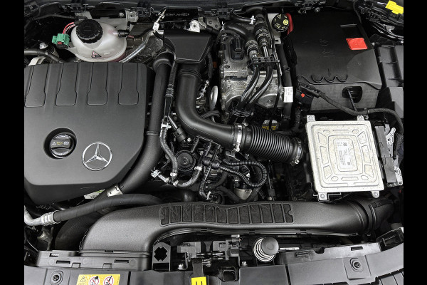 Mercedes-Benz GLA 250 e AMG Plug-In Hybride | Panoramadak | Trekhaak | Sfeerverlichting | Keyless Go | Parkeerpakket met Camera | Inclusief 24 maanden Mercedes-Benz Certified garantie voor Europa.