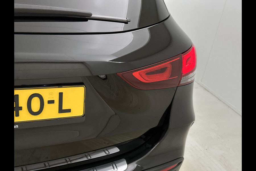 Mercedes-Benz GLA 250 e AMG Plug-In Hybride | Panoramadak | Trekhaak | Sfeerverlichting | Keyless Go | Parkeerpakket met Camera | Inclusief 24 maanden Mercedes-Benz Certified garantie voor Europa.
