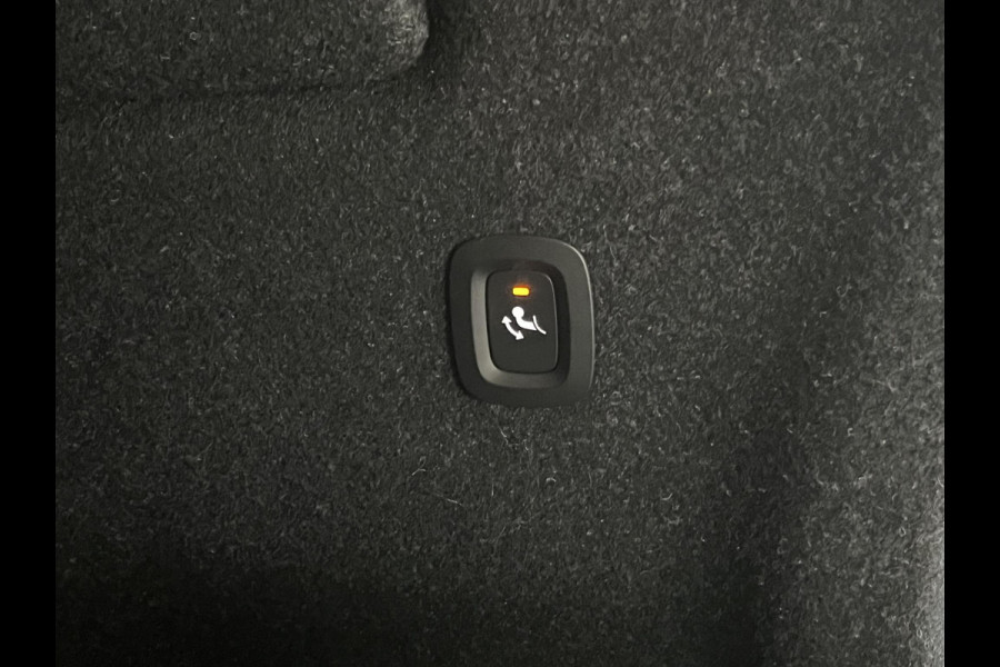 Volvo XC40 Single motor Plus Trekhaak | Adapt. Cruise | Stuur-/stoelverwarming | Achteruitrij camera | Carplay | Bliss