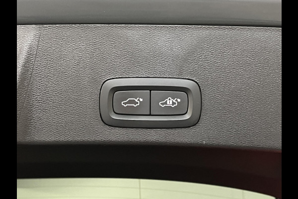 Volvo XC40 Single motor Plus Trekhaak | Adapt. Cruise | Stuur-/stoelverwarming | Achteruitrij camera | Carplay | Bliss