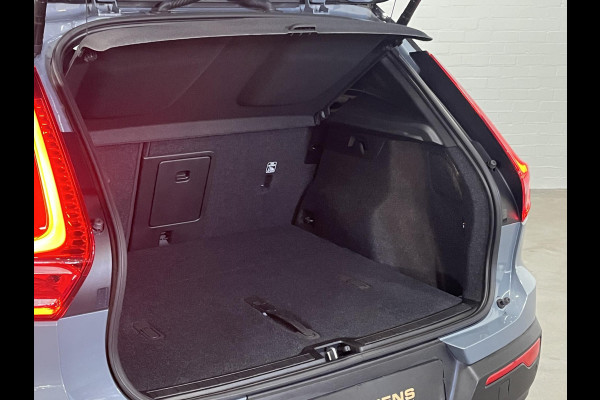 Volvo XC40 Single motor Plus Trekhaak | Adapt. Cruise | Stuur-/stoelverwarming | Achteruitrij camera | Carplay | Bliss