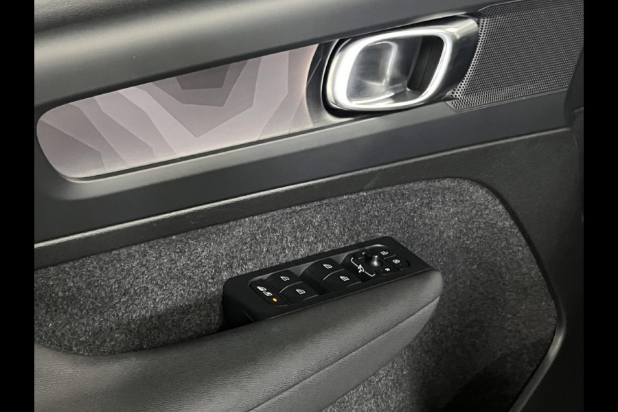 Volvo XC40 Single motor Plus Trekhaak | Adapt. Cruise | Stuur-/stoelverwarming | Achteruitrij camera | Carplay | Bliss
