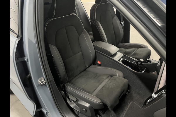 Volvo XC40 Single motor Plus Trekhaak | Adapt. Cruise | Stuur-/stoelverwarming | Achteruitrij camera | Carplay | Bliss