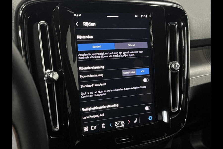 Volvo XC40 Single motor Plus Trekhaak | Adapt. Cruise | Stuur-/stoelverwarming | Achteruitrij camera | Carplay | Bliss