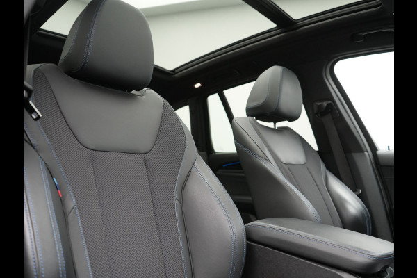 BMW X3 xDrive30e M Sport PHEV 293pk Dealer O.H. | Trekhaak Af Fabriek | Panodak | Head Up | 360 Camera | Adaptief Onderstel | Lederen Sportstoelen Memory & Verwarmd | Sfeerverlichting | Stuur Verwarmd | Keyless | Blis | Apple Carplay | Plug In Hybrid |