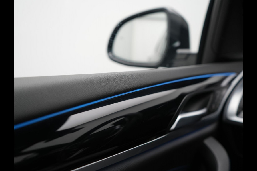 BMW X3 xDrive30e M Sport PHEV 293pk Dealer O.H. | Trekhaak Af Fabriek | Panodak | Head Up | 360 Camera | Adaptief Onderstel | Lederen Sportstoelen Memory & Verwarmd | Sfeerverlichting | Stuur Verwarmd | Keyless | Blis | Apple Carplay | Plug In Hybrid |