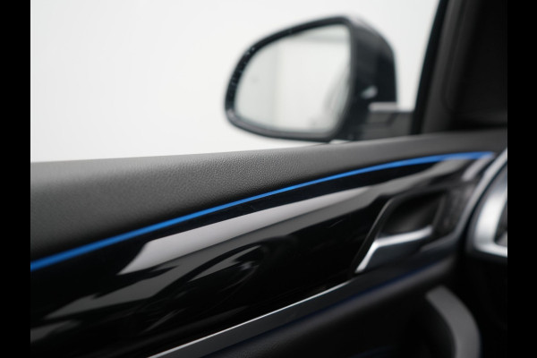 BMW X3 xDrive30e M Sport PHEV 293pk Dealer O.H. | Trekhaak Af Fabriek | Panodak | Head Up | 360 Camera | Adaptief Onderstel | Lederen Sportstoelen Memory & Verwarmd | Sfeerverlichting | Stuur Verwarmd | Keyless | Blis | Apple Carplay | Plug In Hybrid |