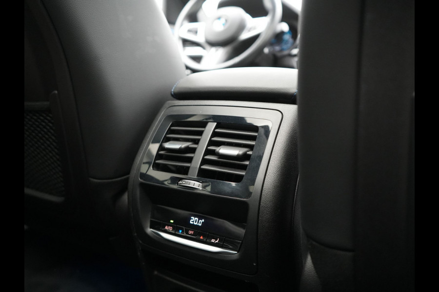 BMW X3 xDrive30e M Sport PHEV 293pk Dealer O.H. | Trekhaak Af Fabriek | Panodak | Head Up | 360 Camera | Adaptief Onderstel | Lederen Sportstoelen Memory & Verwarmd | Sfeerverlichting | Stuur Verwarmd | Keyless | Blis | Apple Carplay | Plug In Hybrid |