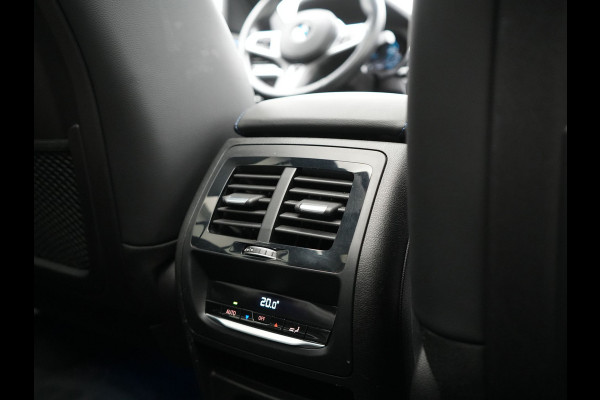 BMW X3 xDrive30e M Sport PHEV 293pk Dealer O.H. | Trekhaak Af Fabriek | Panodak | Head Up | 360 Camera | Adaptief Onderstel | Lederen Sportstoelen Memory & Verwarmd | Sfeerverlichting | Stuur Verwarmd | Keyless | Blis | Apple Carplay | Plug In Hybrid |