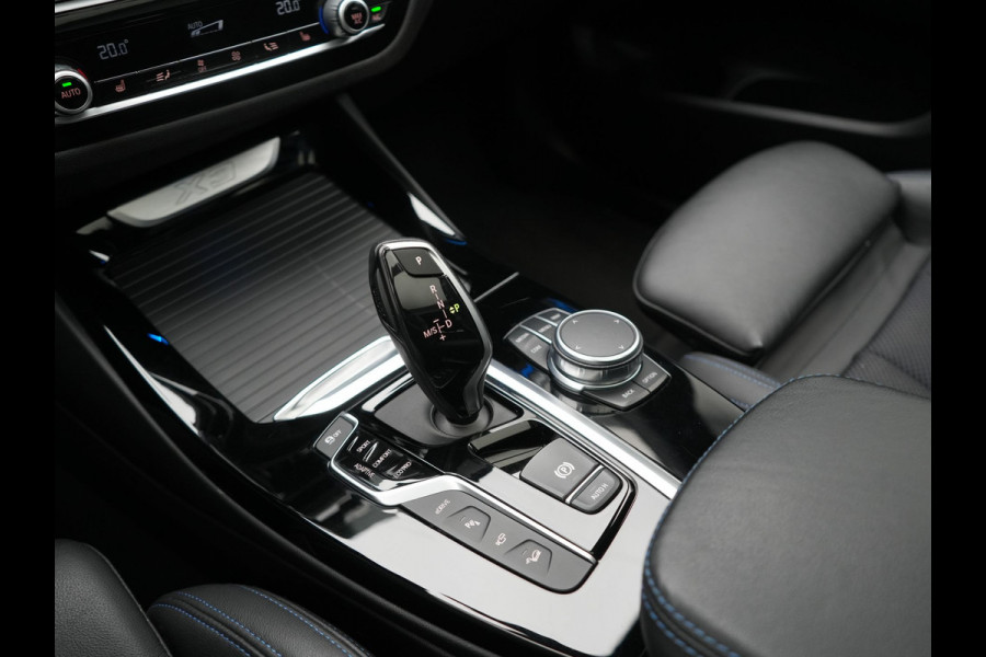 BMW X3 xDrive30e M Sport PHEV 293pk Dealer O.H. | Trekhaak Af Fabriek | Panodak | Head Up | 360 Camera | Adaptief Onderstel | Lederen Sportstoelen Memory & Verwarmd | Sfeerverlichting | Stuur Verwarmd | Keyless | Blis | Apple Carplay | Plug In Hybrid |