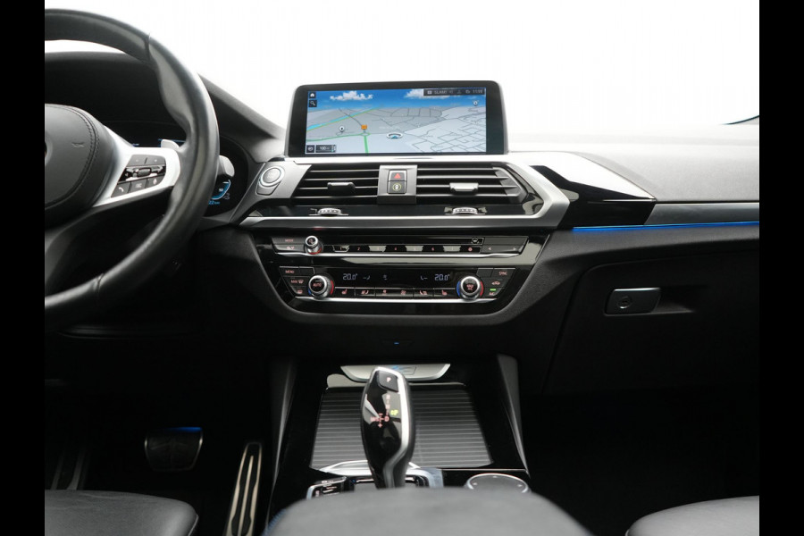 BMW X3 xDrive30e M Sport PHEV 293pk Dealer O.H. | Trekhaak Af Fabriek | Panodak | Head Up | 360 Camera | Adaptief Onderstel | Lederen Sportstoelen Memory & Verwarmd | Sfeerverlichting | Stuur Verwarmd | Keyless | Blis | Apple Carplay | Plug In Hybrid |