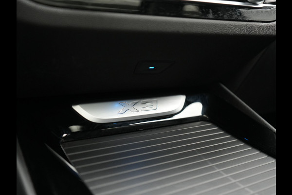 BMW X3 xDrive30e M Sport PHEV 293pk Dealer O.H. | Trekhaak Af Fabriek | Panodak | Head Up | 360 Camera | Adaptief Onderstel | Lederen Sportstoelen Memory & Verwarmd | Sfeerverlichting | Stuur Verwarmd | Keyless | Blis | Apple Carplay | Plug In Hybrid |