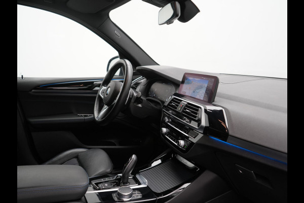BMW X3 xDrive30e M Sport PHEV 293pk Dealer O.H. | Trekhaak Af Fabriek | Head Up | Camera | Sportstoelen Verwarmd | Harman & Kardon | Keyless | Blis | Apple Carplay | Sfeerverlichting | Cruise Control | 20''L.M. | Navigatie | DAB | Plug In Hybrid |
