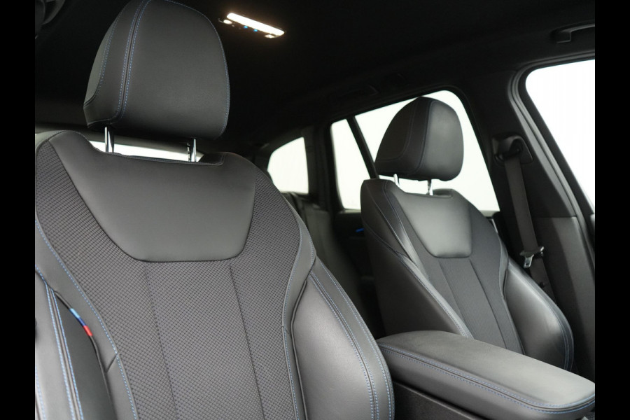 BMW X3 xDrive30e M Sport PHEV 293pk Dealer O.H. | Trekhaak Af Fabriek | Head Up | Camera | Sportstoelen Verwarmd | Harman & Kardon | Keyless | Blis | Apple Carplay | Sfeerverlichting | Cruise Control | 20''L.M. | Navigatie | DAB | Plug In Hybrid |