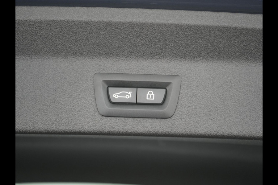 BMW X3 xDrive30e M Sport PHEV 293pk Dealer O.H. | Trekhaak Af Fabriek | Head Up | Camera | Sportstoelen Verwarmd | Harman & Kardon | Keyless | Blis | Apple Carplay | Sfeerverlichting | Cruise Control | 20''L.M. | Navigatie | DAB | Plug In Hybrid |