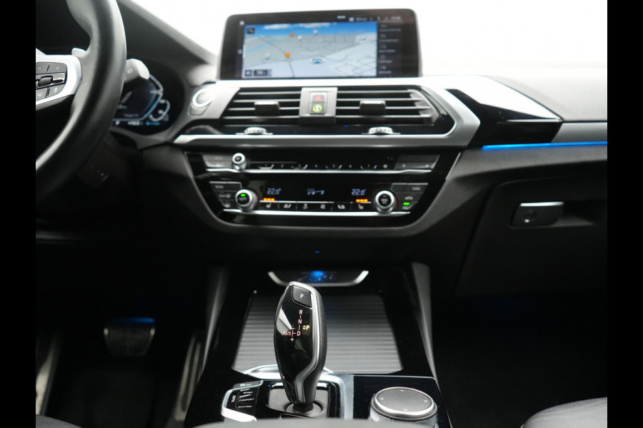 BMW X3 xDrive30e M Sport PHEV 293pk Dealer O.H. | Trekhaak Af Fabriek | Head Up | Camera | Sportstoelen Verwarmd | Harman & Kardon | Keyless | Blis | Apple Carplay | Sfeerverlichting | Cruise Control | 20''L.M. | Navigatie | DAB | Plug In Hybrid |