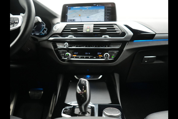 BMW X3 xDrive30e M Sport PHEV 293pk Dealer O.H. | Trekhaak Af Fabriek | Head Up | Camera | Sportstoelen Verwarmd | Harman & Kardon | Keyless | Blis | Apple Carplay | Sfeerverlichting | Cruise Control | 20''L.M. | Navigatie | DAB | Plug In Hybrid |