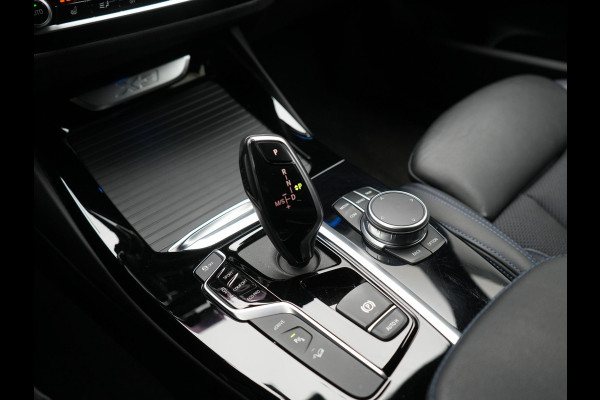 BMW X3 xDrive30e M Sport PHEV 293pk Dealer O.H. | Trekhaak Af Fabriek | Head Up | Camera | Sportstoelen Verwarmd | Harman & Kardon | Keyless | Blis | Apple Carplay | Sfeerverlichting | Cruise Control | 20''L.M. | Navigatie | DAB | Plug In Hybrid |