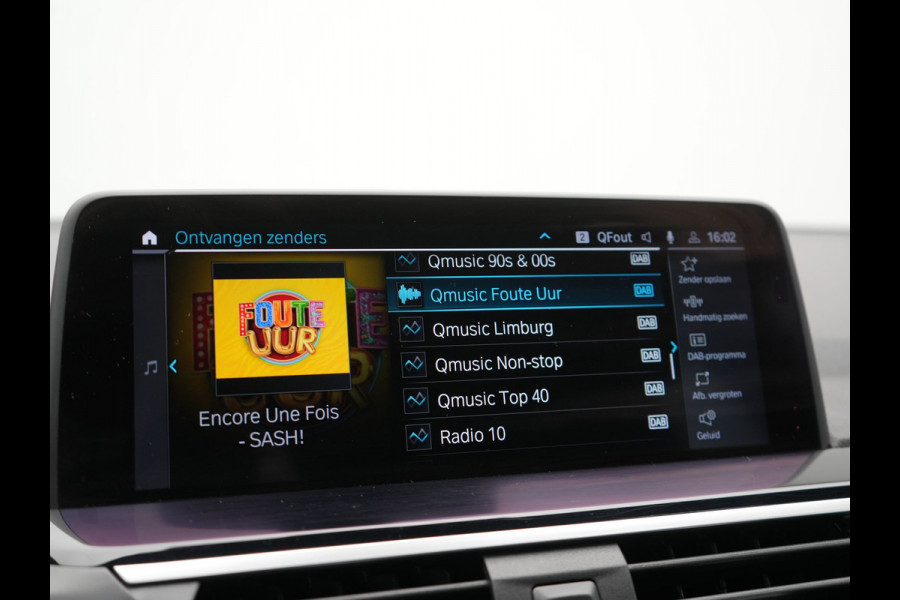BMW X3 xDrive30e M Sport PHEV 293pk Dealer O.H. | Trekhaak Af Fabriek | Head Up | Camera | Sportstoelen Verwarmd | Harman & Kardon | Keyless | Blis | Apple Carplay | Sfeerverlichting | Cruise Control | 20''L.M. | Navigatie | DAB | Plug In Hybrid |