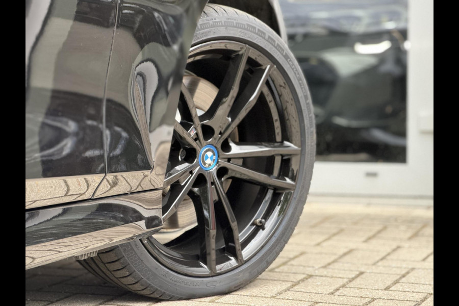 BMW 3-serie 330e High Ex. M-Sport |Schuif/kantel|Leer|Trekhaak|19"