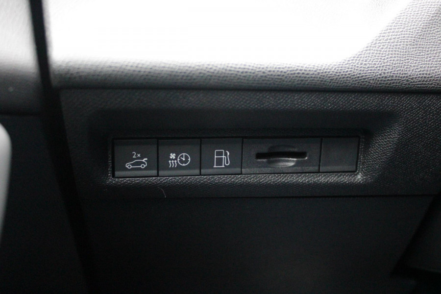 Peugeot 408 1.6 HYbrid 225PK EAT8 GT | PANORAMA SCHUIF/KANTEL DAK | FOCAL PREMIUM AUDIO SYSTEM | STUUR VERWARMING | SFEER VERLICHTING | 20" LICHTMETALEN VELGEN | ELEKTRISCH BEDIENBARE ACHTERKLEP | LED MATRIX KOPLAMPEN | 360° CAMERA | PARKEERSENSOREN VOOR + ACHTER | DRAADLOZE TELEFOONLADER | DRAADLOZE APPLE CARPLAY/ANDROID AUTO | NAVIGATIE | DODEHOEK DETECTIE | ADAPTIVE CRUISE CONTROL |
