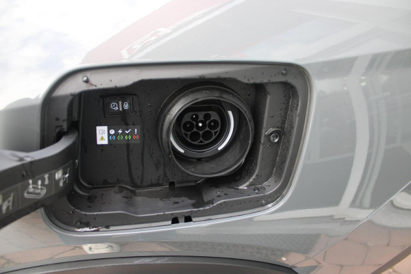 Peugeot 408 1.6 HYbrid 225PK EAT8 GT | PANORAMA SCHUIF/KANTEL DAK | FOCAL PREMIUM AUDIO SYSTEM | STUUR VERWARMING | SFEER VERLICHTING | 20" LICHTMETALEN VELGEN | ELEKTRISCH BEDIENBARE ACHTERKLEP | LED MATRIX KOPLAMPEN | 360° CAMERA | PARKEERSENSOREN VOOR + ACHTER | DRAADLOZE TELEFOONLADER | DRAADLOZE APPLE CARPLAY/ANDROID AUTO | NAVIGATIE | DODEHOEK DETECTIE | ADAPTIVE CRUISE CONTROL |